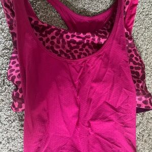 Excellent condition lululemon tank with built in sports bra. Size 6
